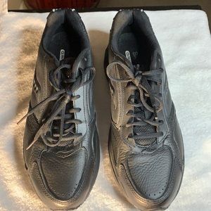 Black womans saucony shoe